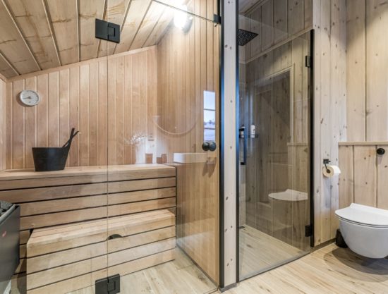 modern bathroom with shower and sauna, cabin to rent in Trysil, Fageråsen 1107A