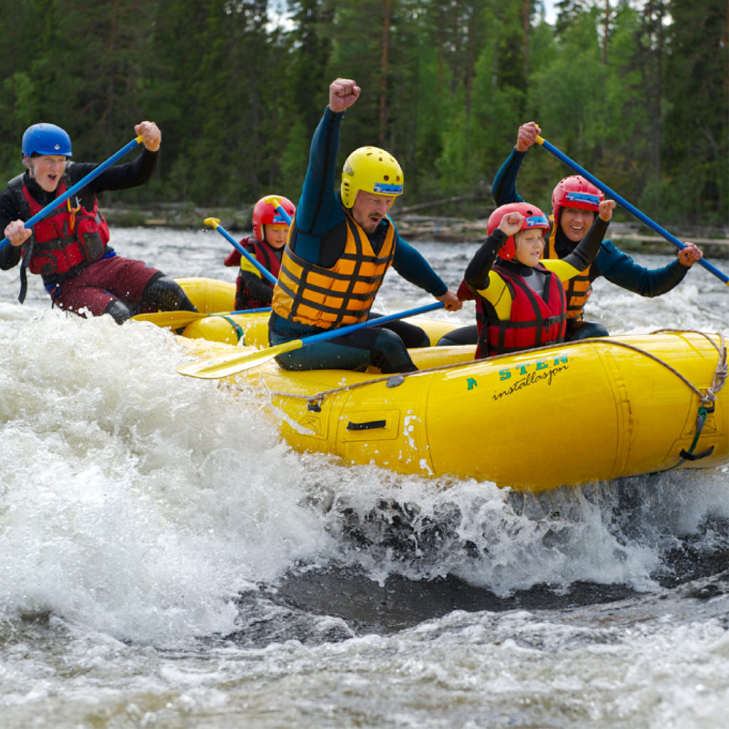 Family on rafting in Trysil